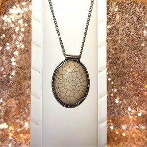 Crackled oval stone necklace